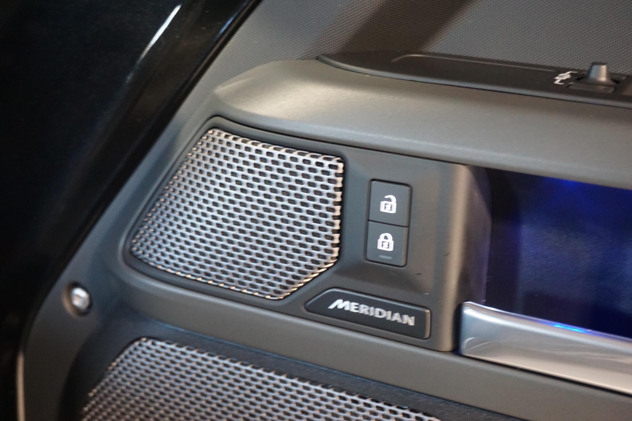 Land Rover Defender 110 2.0 P400e 15.4kWh X-Dynamic S SUV 5dr Petrol Plug-in Hybrid Auto 4WD Euro 6 (s/s) (404 ps)